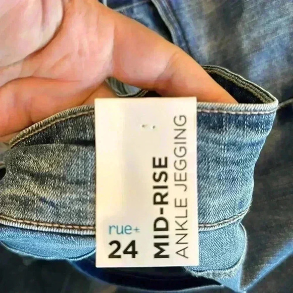 4/$25 NWT Rue21 Mid Rise Ankle Jeggings Blue Distressed Double Roll Plus Sizes - Picture 8 of 12